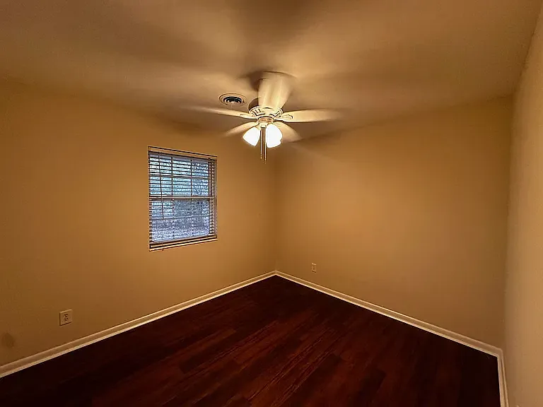 4 bed, 2.0 bath, 1693 sqft, $2,200 — Photo 2