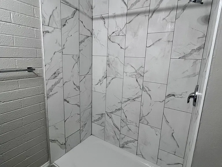 1828 W Tuckey Ln — Photo 13