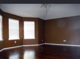 9116 Riverfalls Dr, Fort Worth, TX 76118