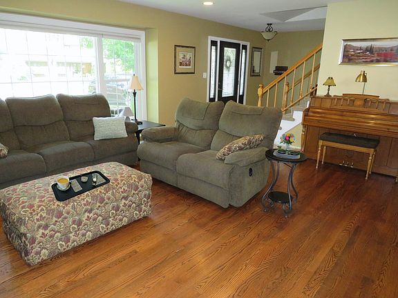 2nd image of 800 Dawes St