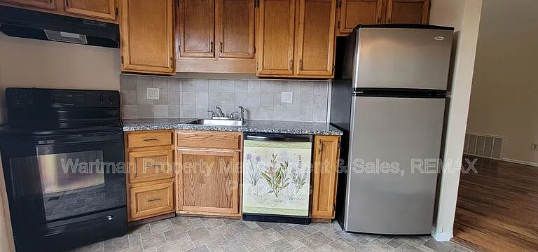 4560 Excalibur Ct — Photo 11