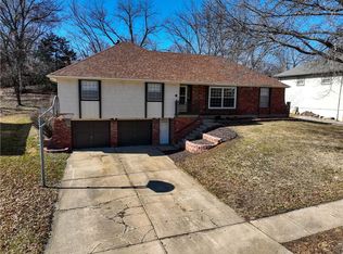 6728 N Garfield Ave, Gladstone, MO 64118