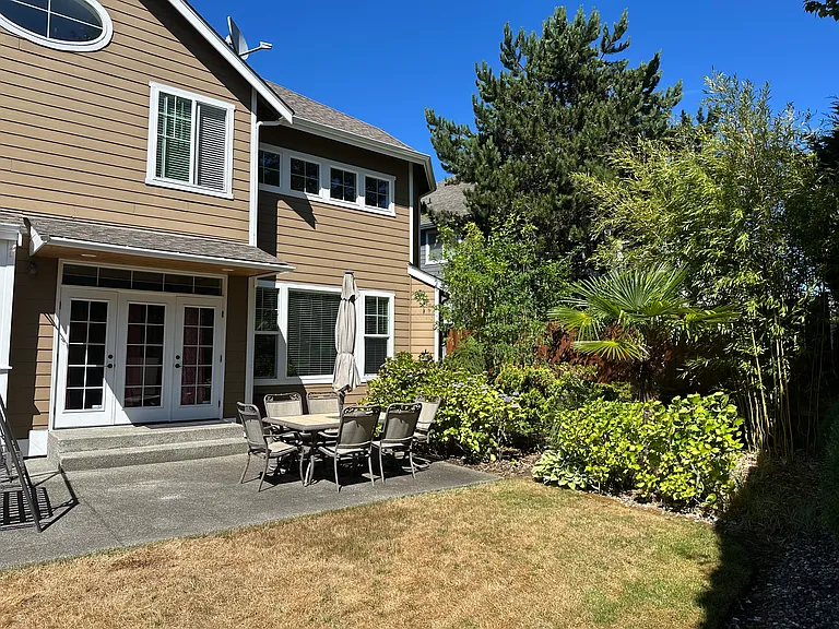 1803 SE 8th St — Photo 9