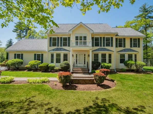 17 Stonepost Rd, Pelham, NH 03076