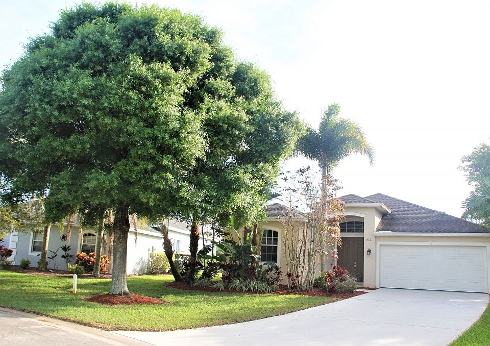 1st image of 512 NW Fetterbush Way