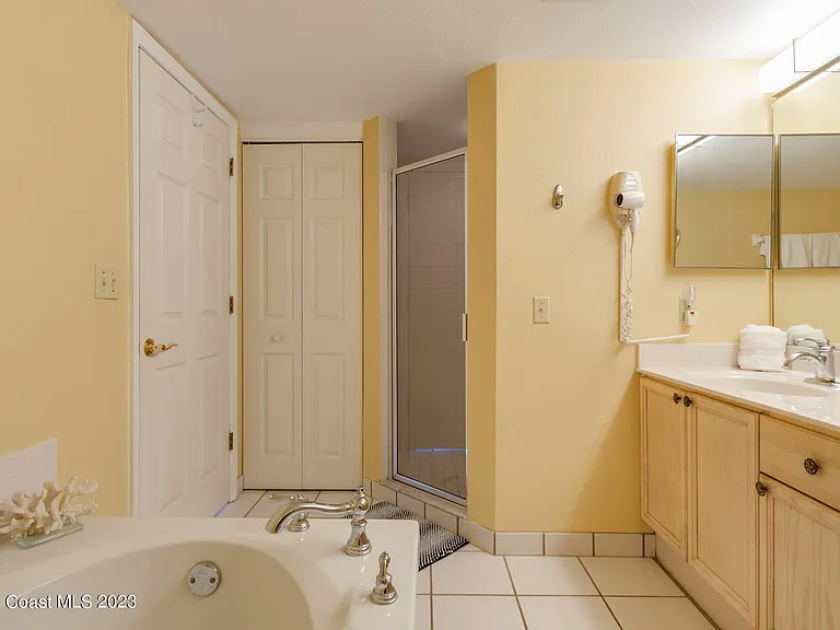 555 Harrison Ave #402 — Photo 27