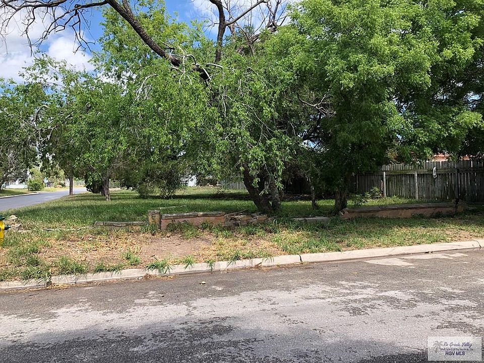 2nd image of 104 Resaca Dr