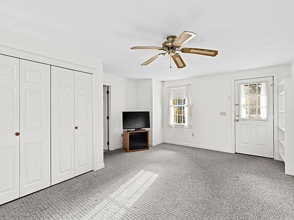 5th image of 44 Stratford Ln