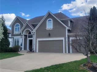 205 NE Hidden Ridge Ln, Lees Summit, MO 64064