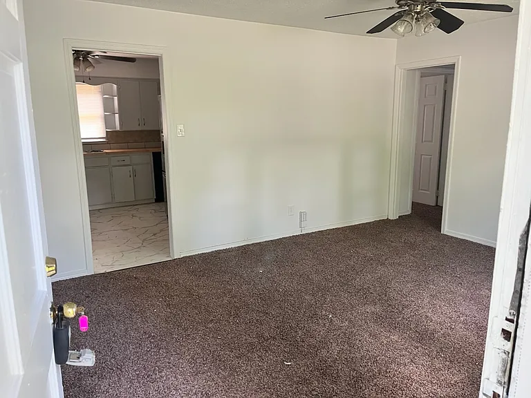 1131 E Red Bud Rd — Photo 2