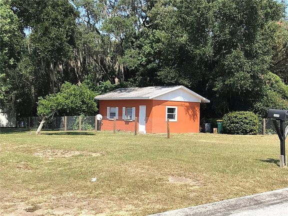 4th image of 1329 Dean Ave