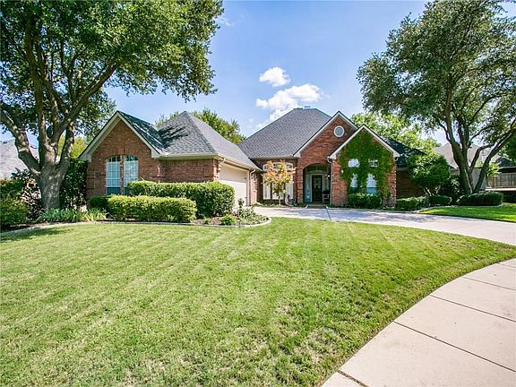 2nd image of 1600 Shady Oaks Pl