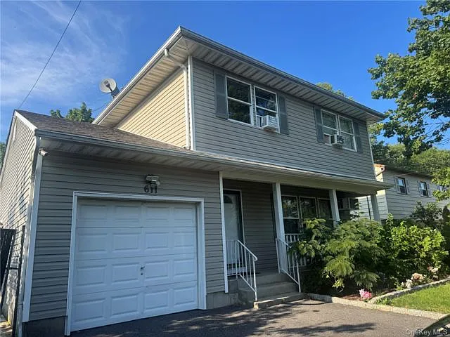 611 Peconic Ave — Photo 2