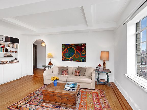 3rd image of 102 W 85th St APT 12B