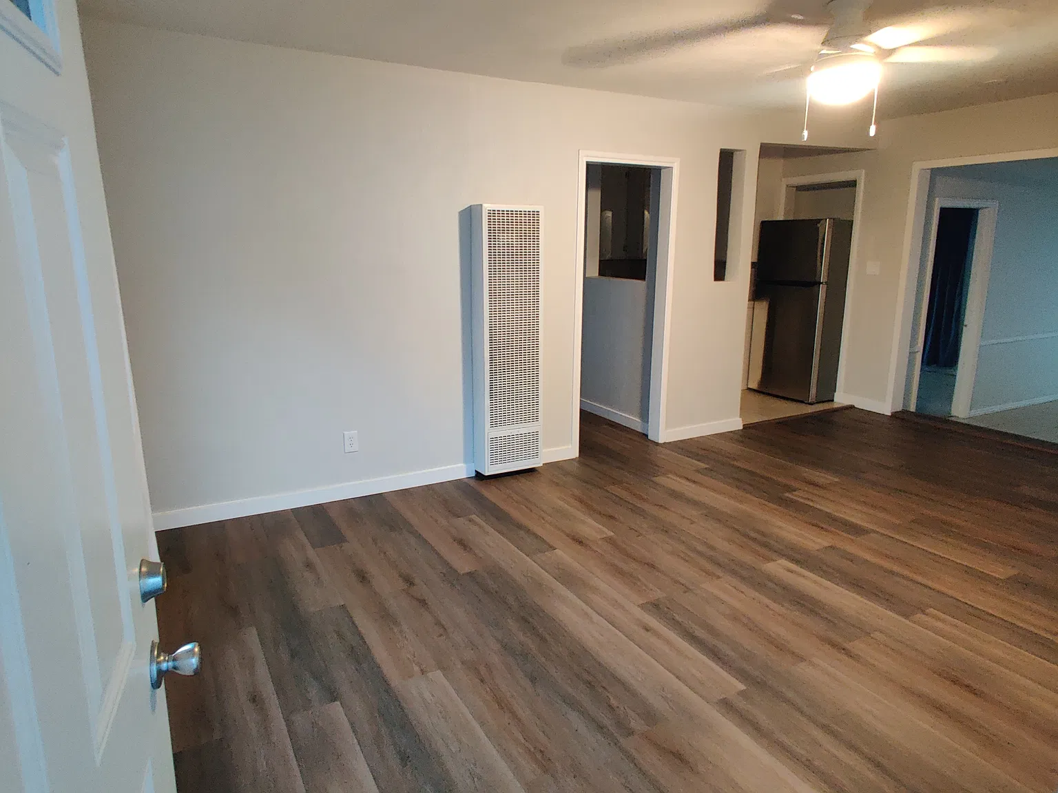 2 bed, 900 sqft, $3,000 — Photo 2
