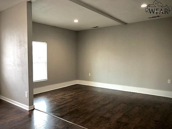 4th image of 2806 Roanoke Dr