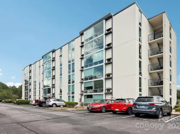 647 Town Mountain Rd APT 212, Asheville, NC 28804