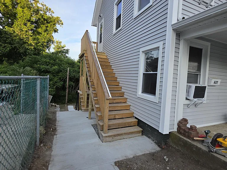 627 N Main St #2 — Photo 4