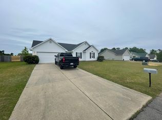 107 Woodbine Dr, Raeford, NC 28376