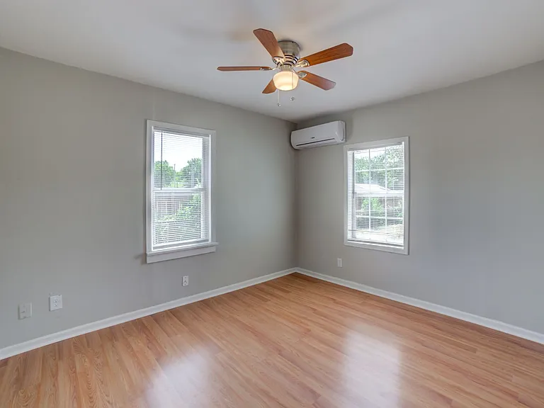 1020 E Apache St — Photo 13