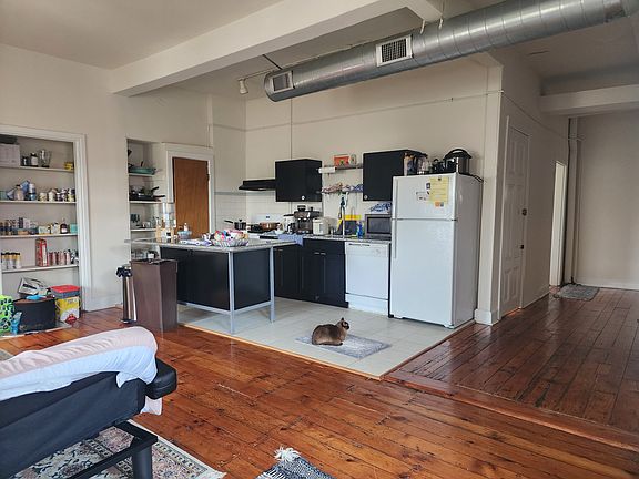5th image of 4112 Spruce St APT 12