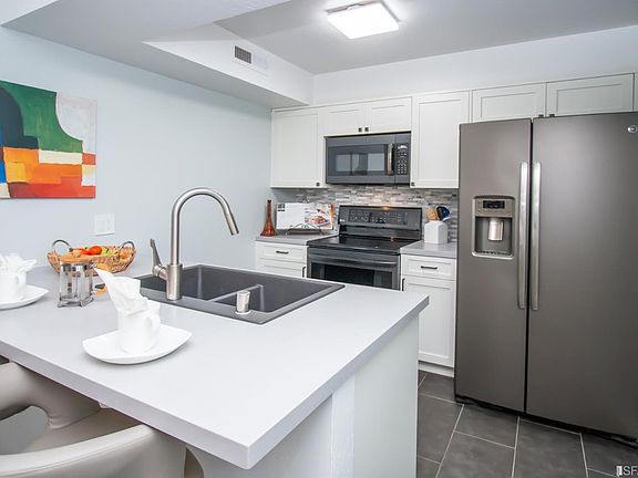 3rd image of 7102 Admiralty Ln