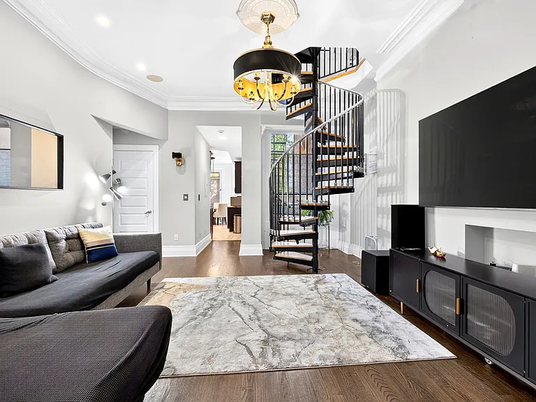 13 Bentley Ave #2 — Photo 8