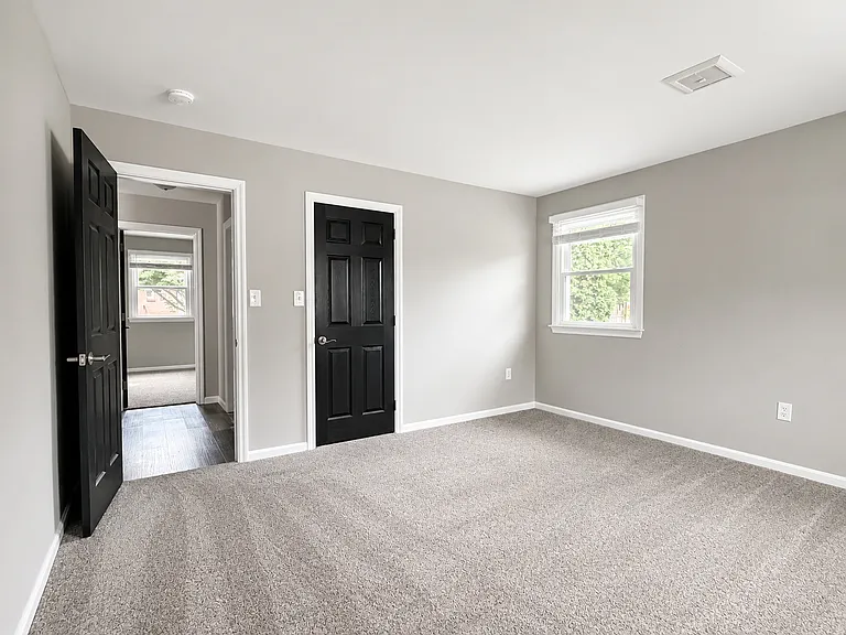 534 E New St — Photo 16