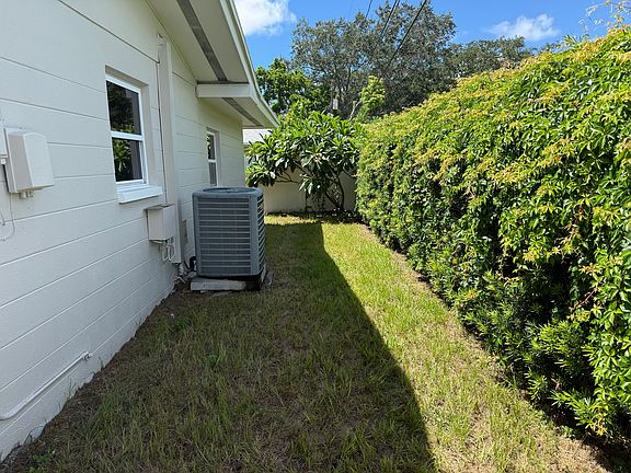 3rd image of 5954 Hillside St