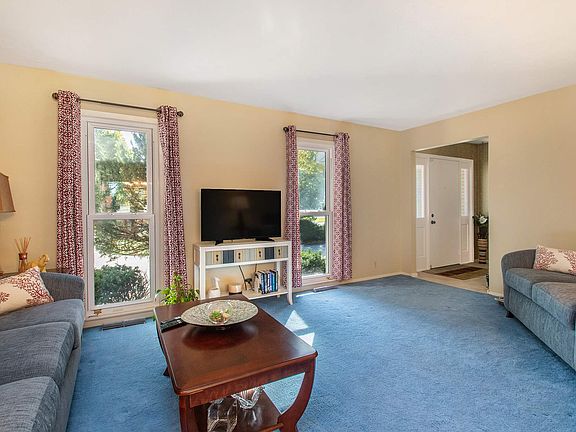 5th image of 3112 Crabtree Ln