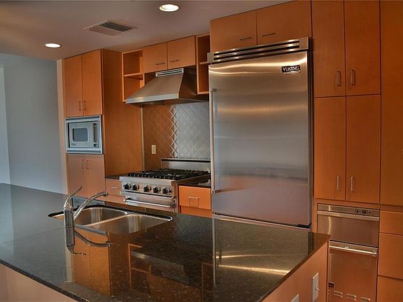 3rd image of 1120 E Kennedy Blvd Unit 316