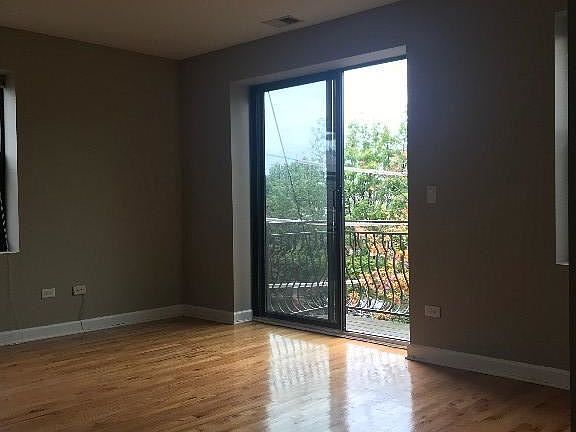 4th image of 4759 N Maplewood Ave APT 201