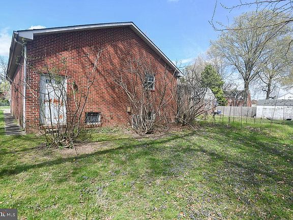 4th image of 2610 Orchard Ave