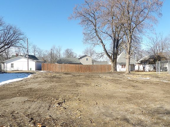 2nd image of 709 N Davis St