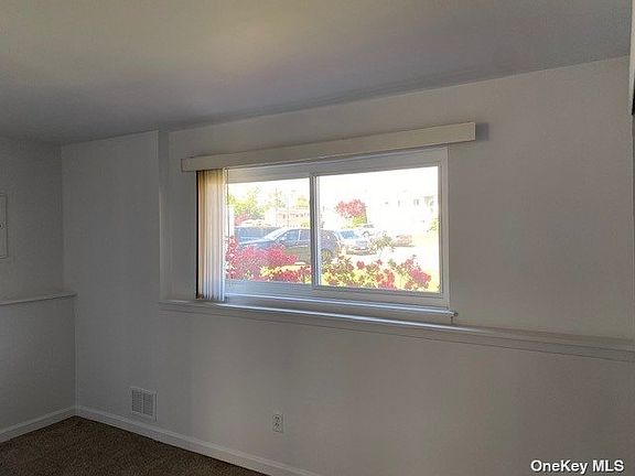 5th image of 55 Linda Ln