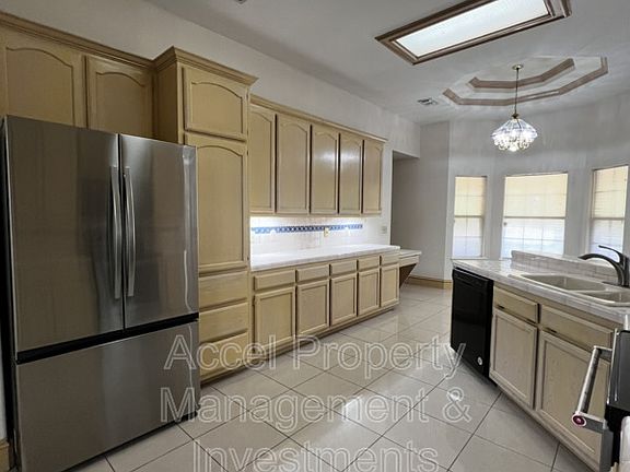5th image of 1703 Sunrise Ln