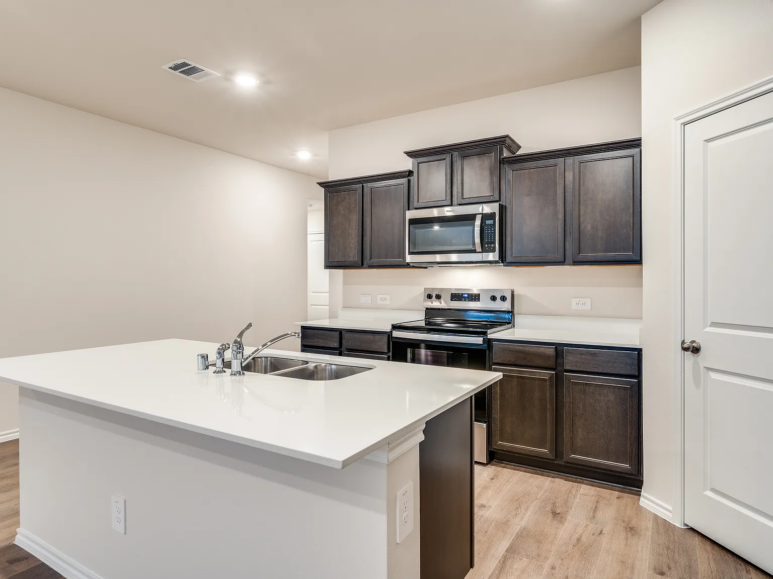 4 bed, 1798 sqft, $2,150 — Photo 3