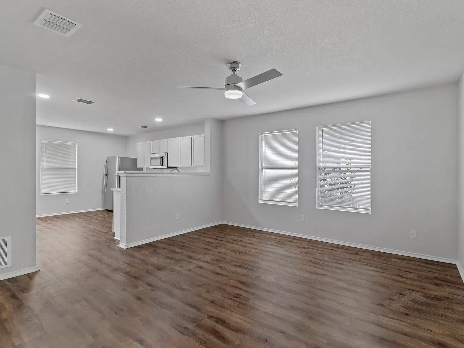 3 bed, 1209 sqft, $1,795 — Photo 3