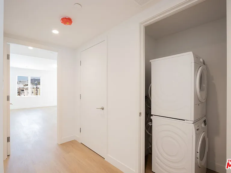 1130 N Orange Dr #301 — Photo 10