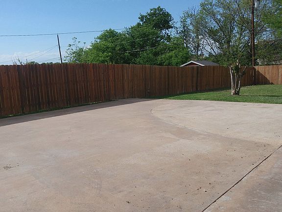5th image of 614 Willow Way