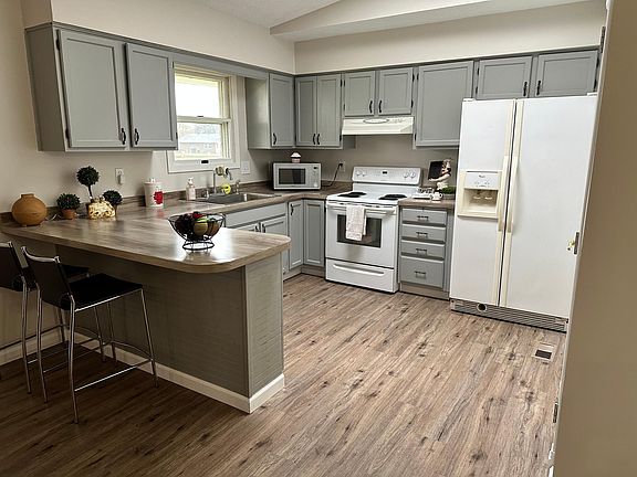 2nd image of 6182 Hollyberry Ln