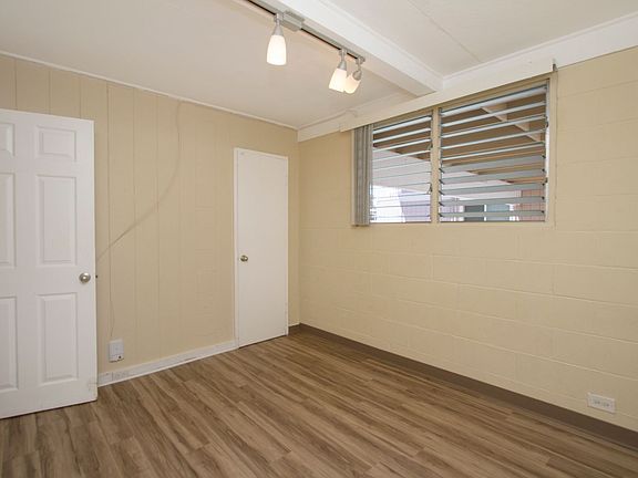 4th image of 617 Hausten St APT D