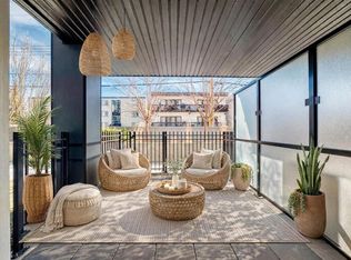 823 5th Ave NW #112, Calgary, AB T2N0R5