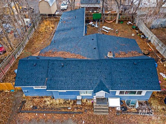 4th image of 469 Van Buren St