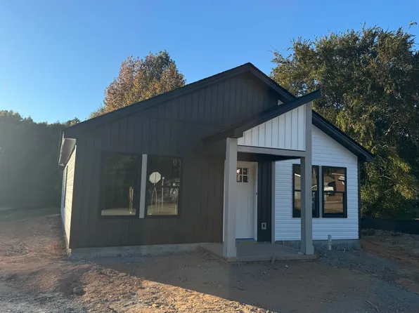 450 Sharpe St, Woodruff, SC 29388