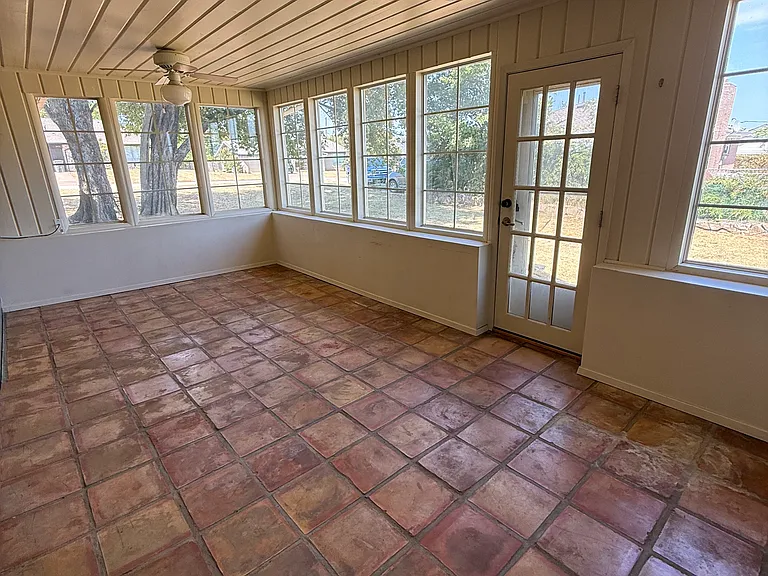 2303 S Memorial Dr — Photo 11