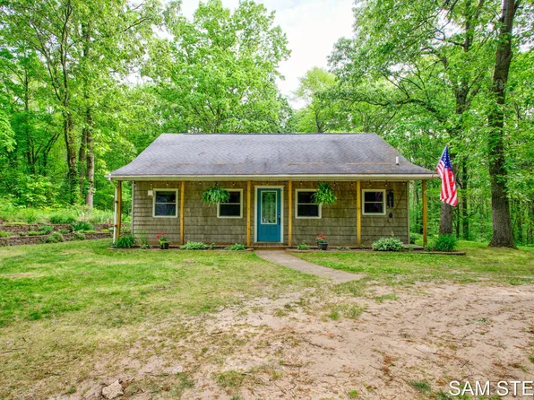 3067 134th Ave, Hopkins, MI 49328