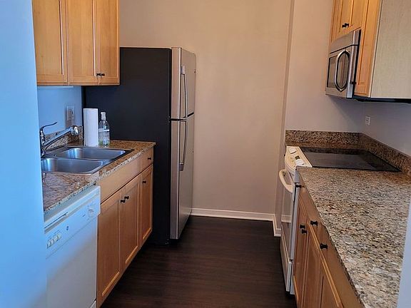 2nd image of 400 N La Salle Dr APT 1911
