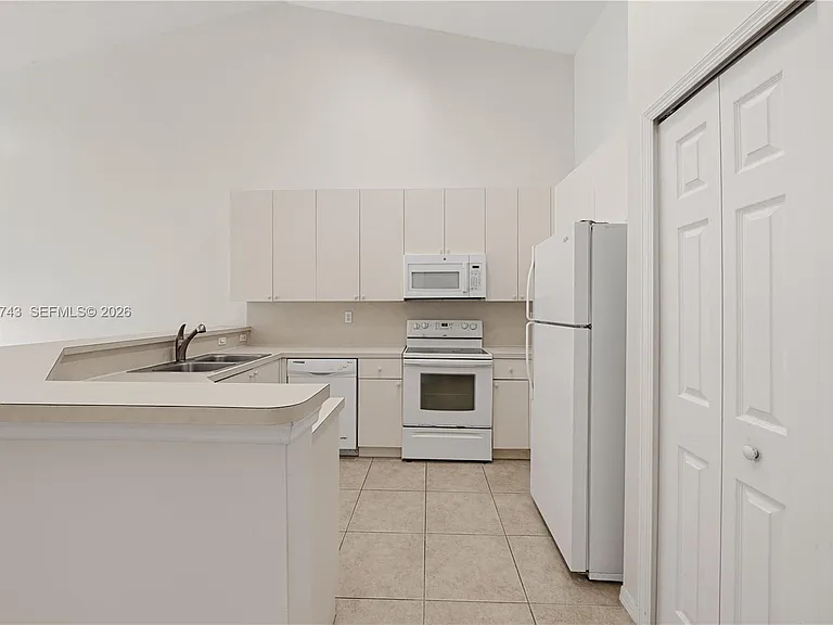 3393 NE 11th Dr — Photo 15