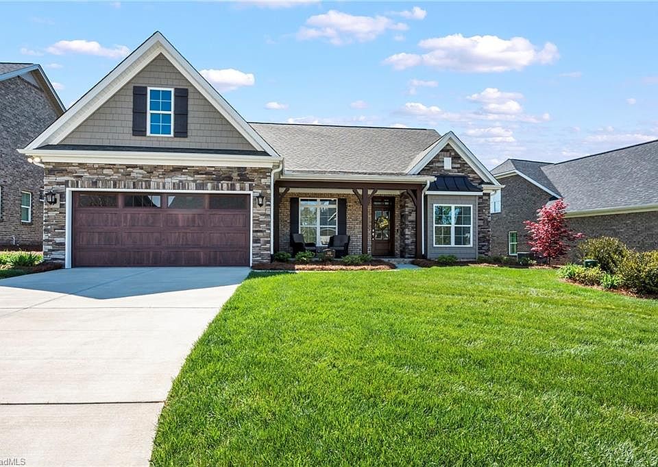 1st image of 140 Castle Pond Dr